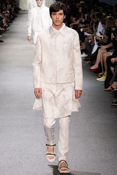 Look 63